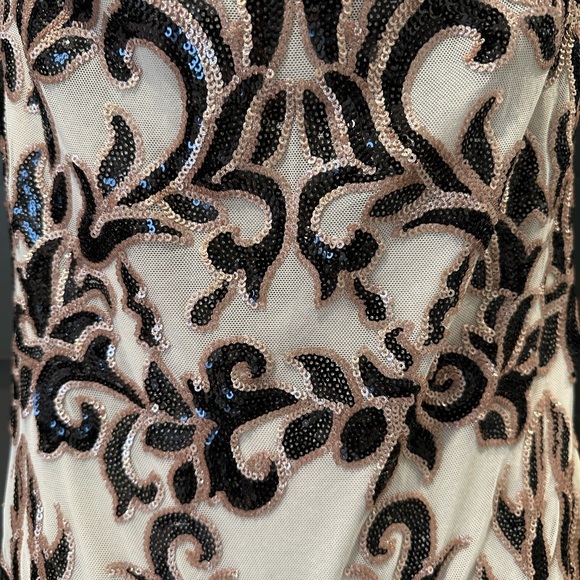 Godiva London Gown, Size 12 UK (8 US) - Picture 2 of 4